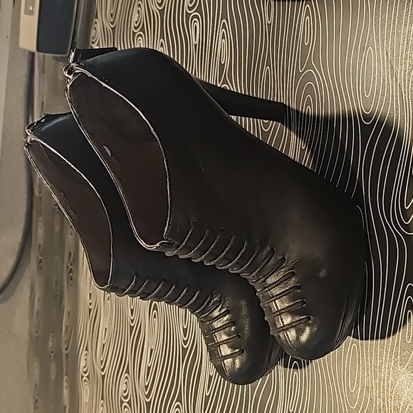 Mr. KT Shoes - Mr. KT